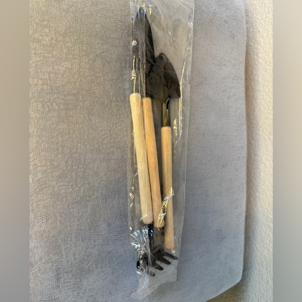 Gardening Bundle (4 Items) - Picture 15 of 16